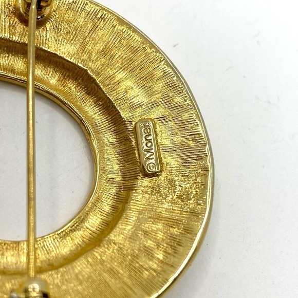 Monet Brooch Pin Large Vintage Cream White Enamel Gold Tone Swirl Spiral - Picture 5 of 6